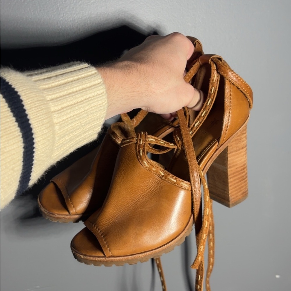 Frye Suzie Pickstitch Leather Booties Size 7 - Picture 4 of 6